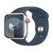 Apple Watch Series 9 Cellular 45mm Stříbrný hliník s bouřkově modrým sportovním řemínkem M/L